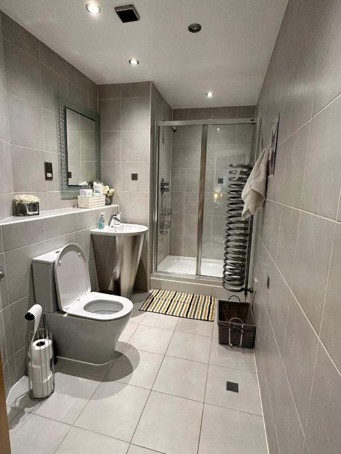 Fantastic And Modern City Centre Flat With Free Parking! คาร์ดิฟฟ์ ภายนอก รูปภาพ