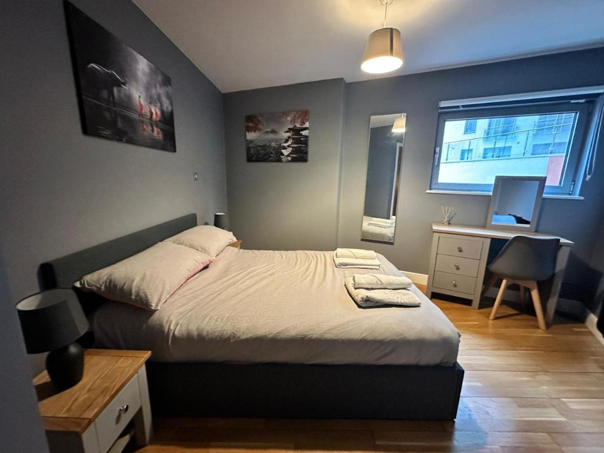 Fantastic And Modern City Centre Flat With Free Parking! คาร์ดิฟฟ์ ภายนอก รูปภาพ